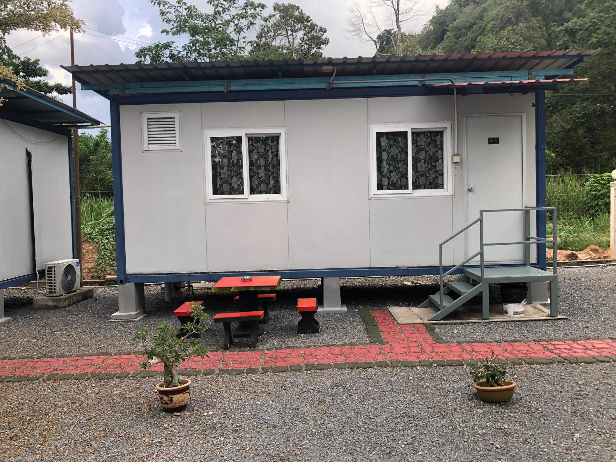 Guest House Gua Kelam Kaki Bukit Exterior foto